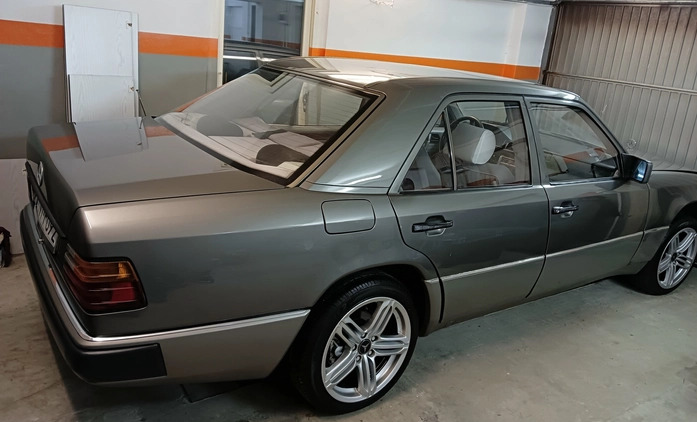 Mercedes-Benz W124 (1984-1993) cena 19500 przebieg: 281000, rok produkcji 1990 z Suchowola małe 92